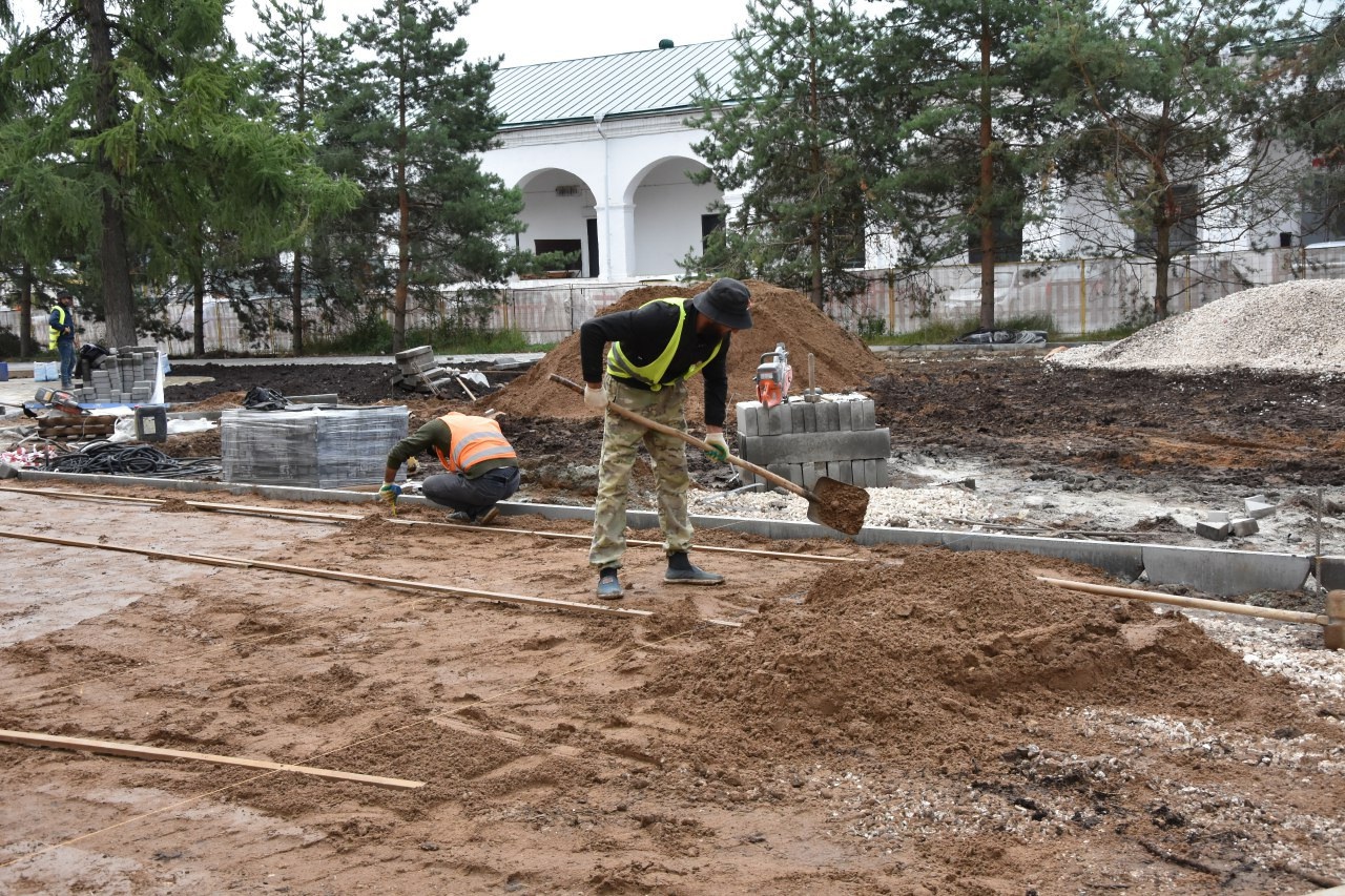 Лаз-тоннель и оригинальный ручеек: в Костроме осовременили сквер со слоником