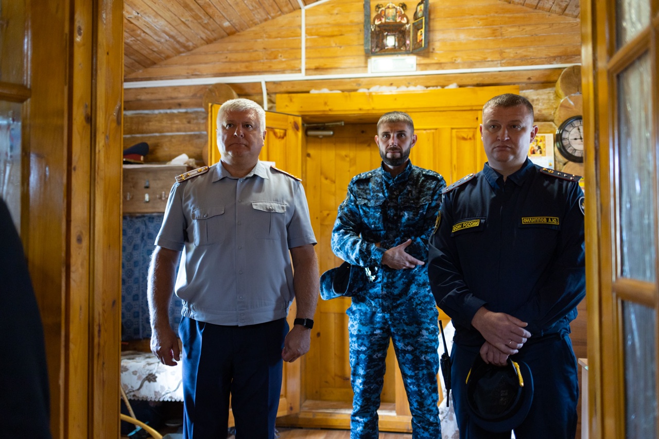 Митрополит Ферапонт окропил святой водой костромских заключенных