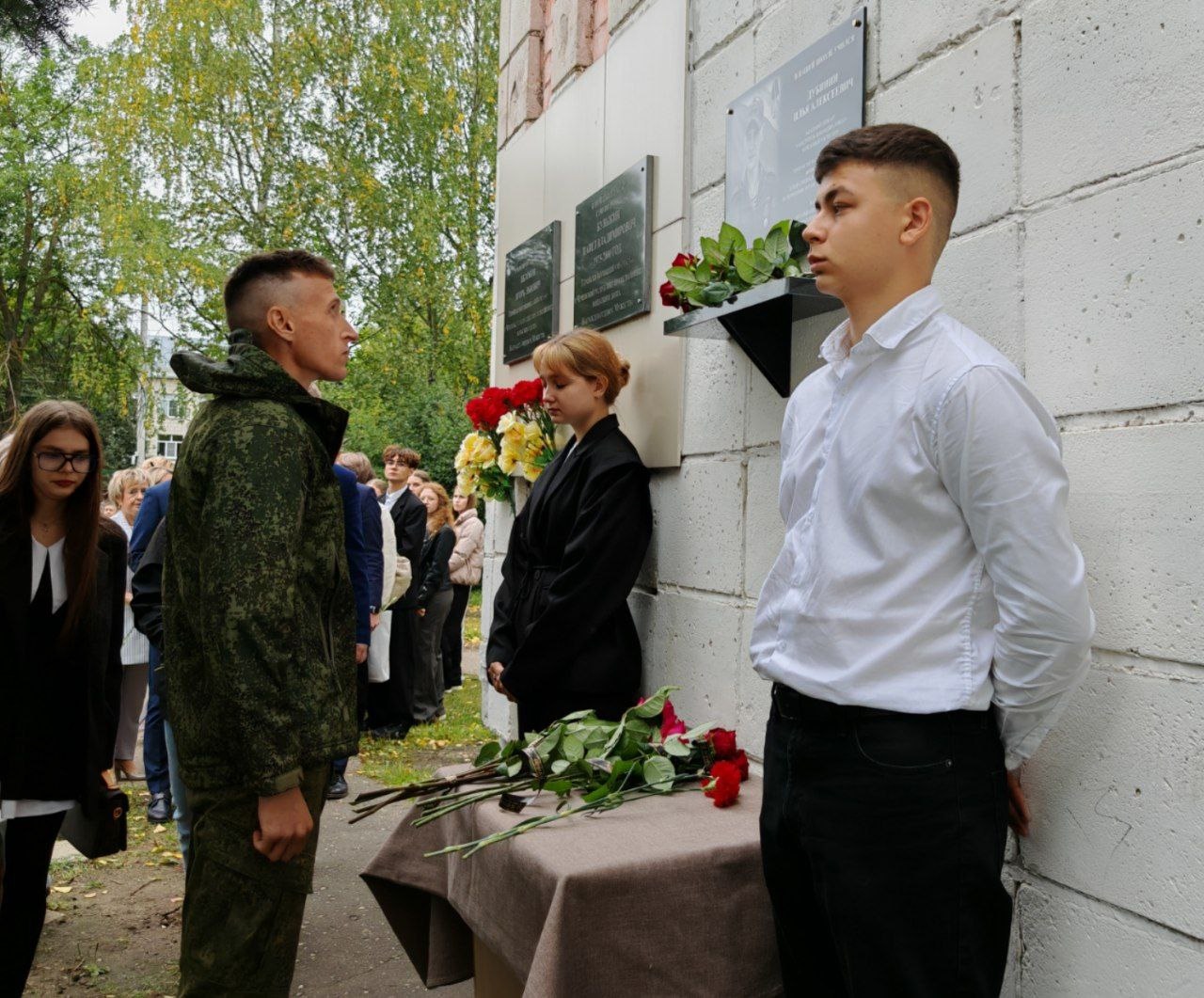 В Костроме открыли мемориальную доску в память о погибшем на СВО Илье Дубинине