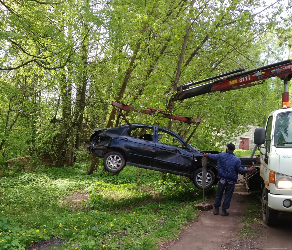 С улиц Костромы увезли 15 брошенных автомобилей