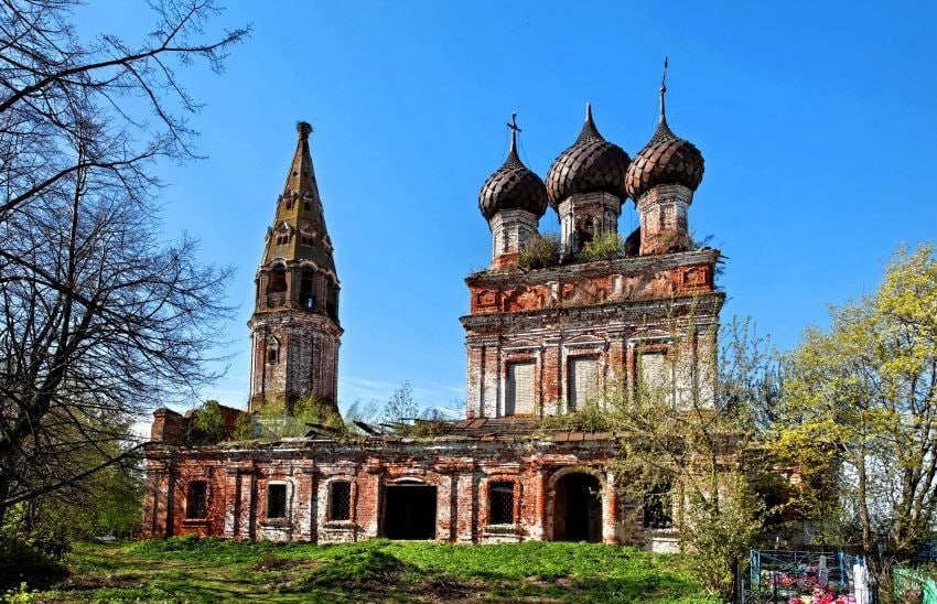 Под Костромой полыхала старинная Троицкая церковь