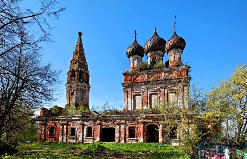 В Костромской области законсервируют четыре заброшенные церкви