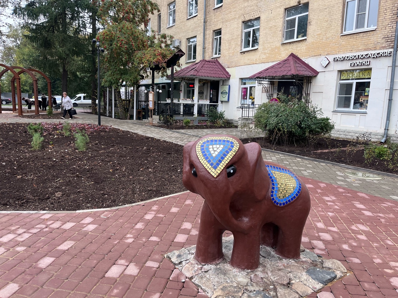 Лаз-тоннель и оригинальный ручеек: в Костроме осовременили сквер со слоником