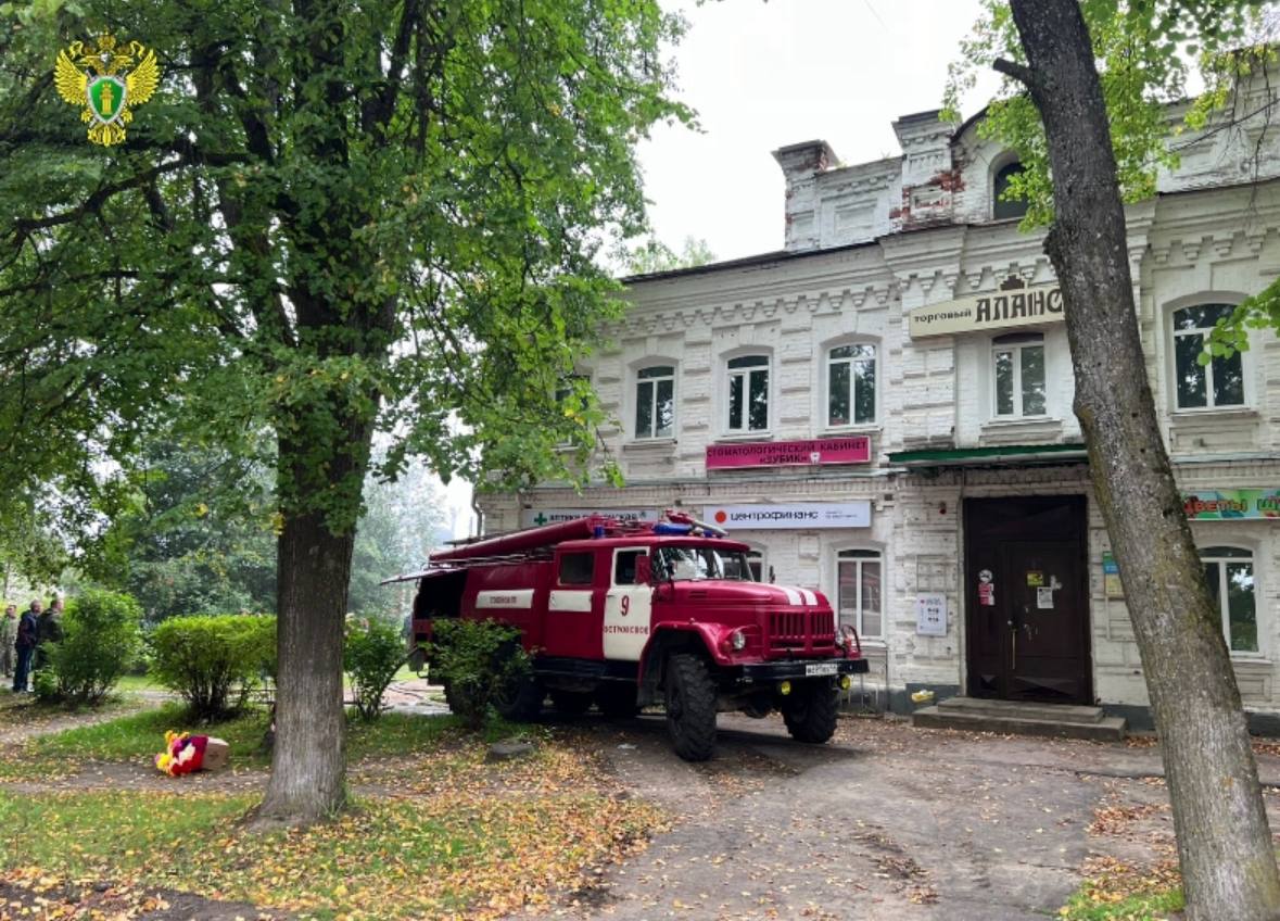 Под Костромой полыхает кирпичный дом-памятник