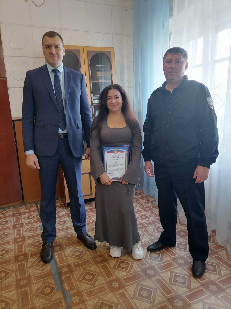 Начальница почтового отделения вытащила буйского пенсионера из лап мошенников
