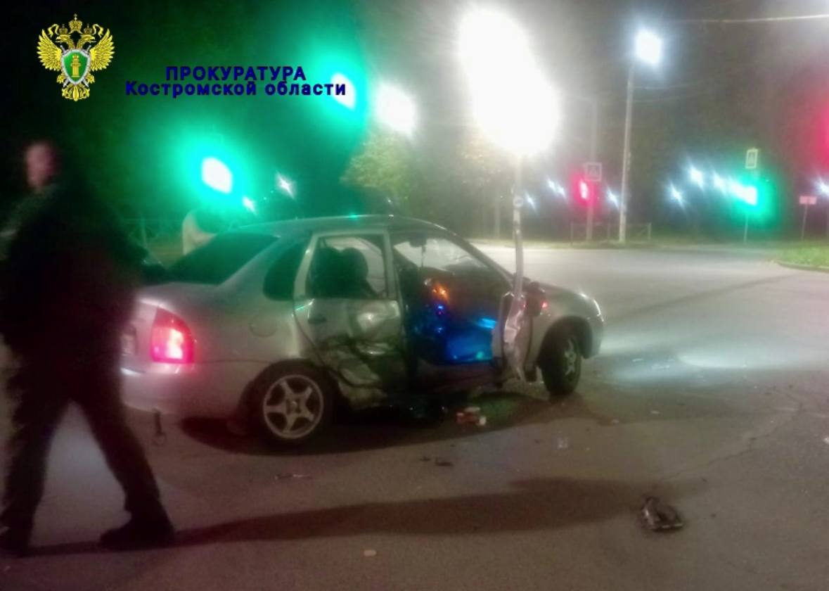 В Костроме девочка-подросток пострадала в аварии на перекрестке