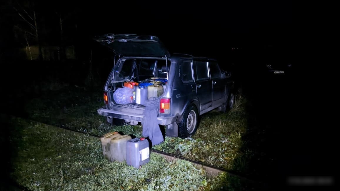 Полтонны солярки слили жители Костромской области у локомотивов