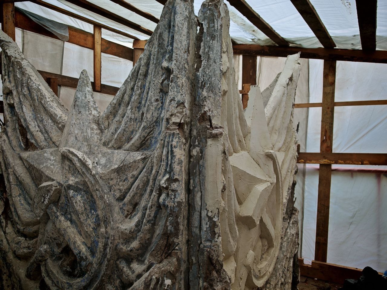 Советские серп и молот возвращаются в Центральный парк в Костроме