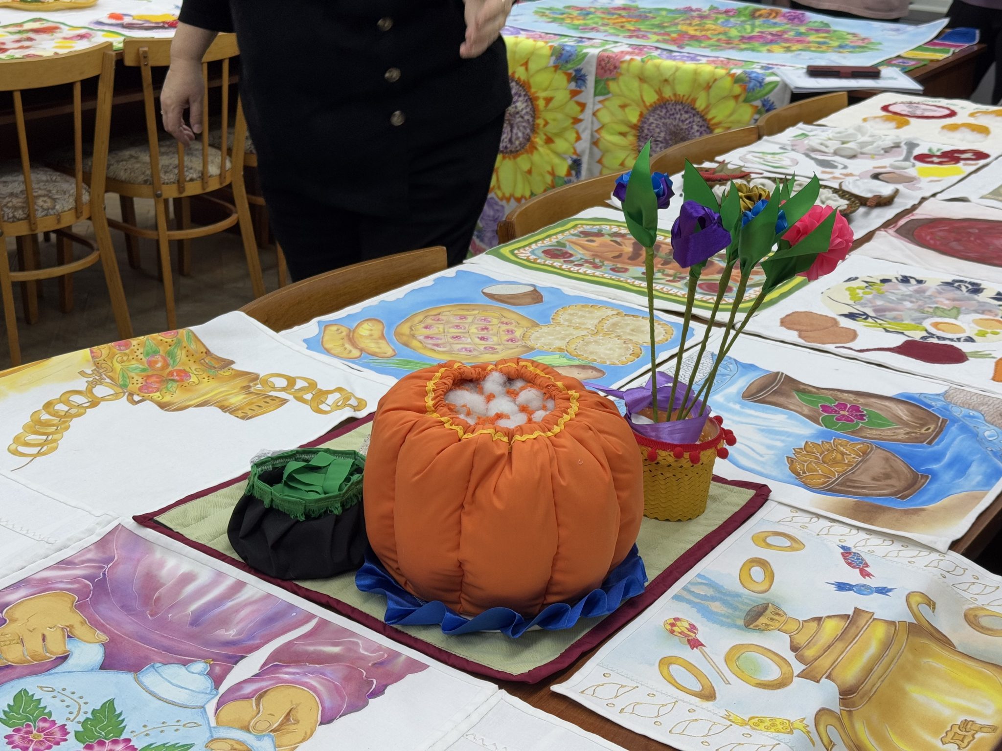 В Костромском музее-заповеднике показали вкусную скатерть-самобранку