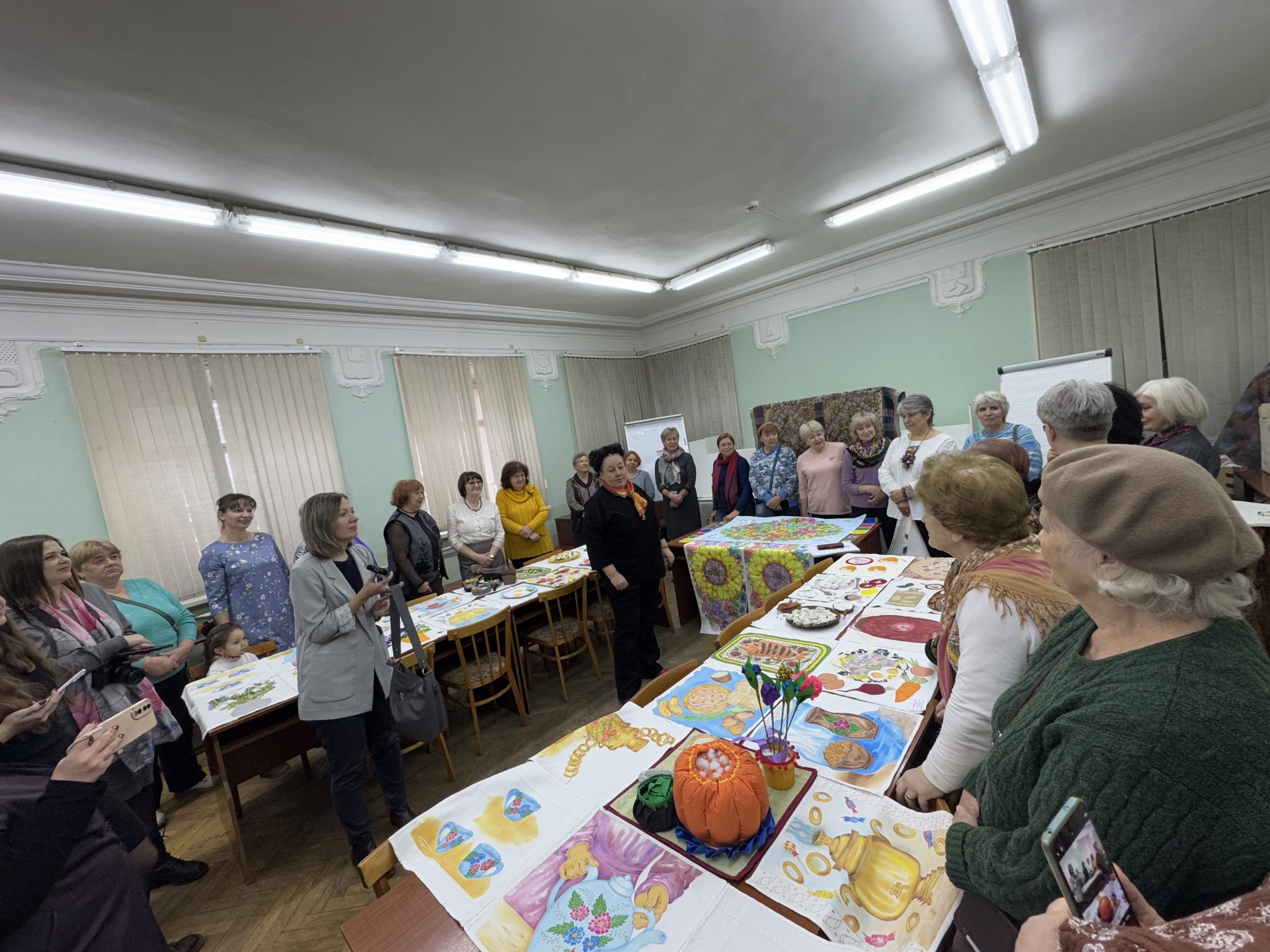 В Костромском музее-заповеднике показали вкусную скатерть-самобранку