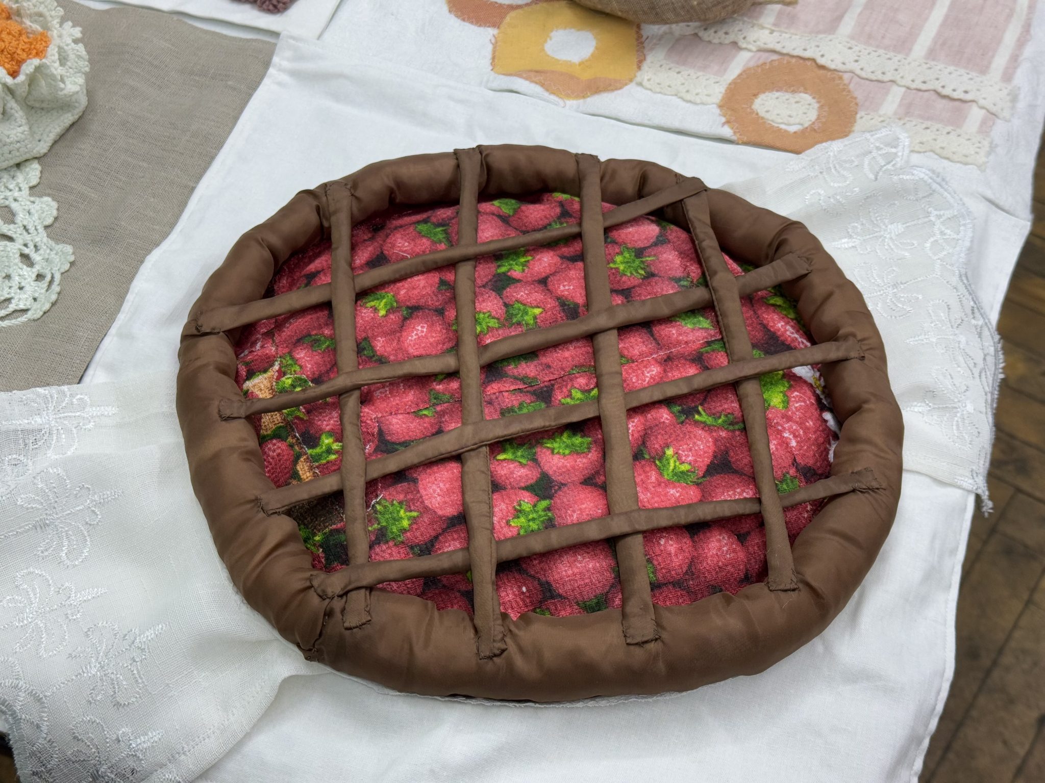 В Костромском музее-заповеднике показали вкусную скатерть-самобранку