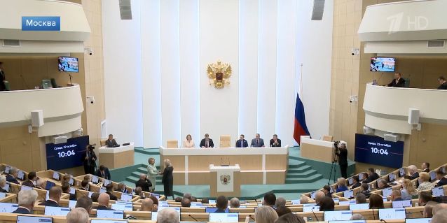 Валентина Матвиенко вручила удостоверение сенатору от Костромской области Светлане Кирилловой