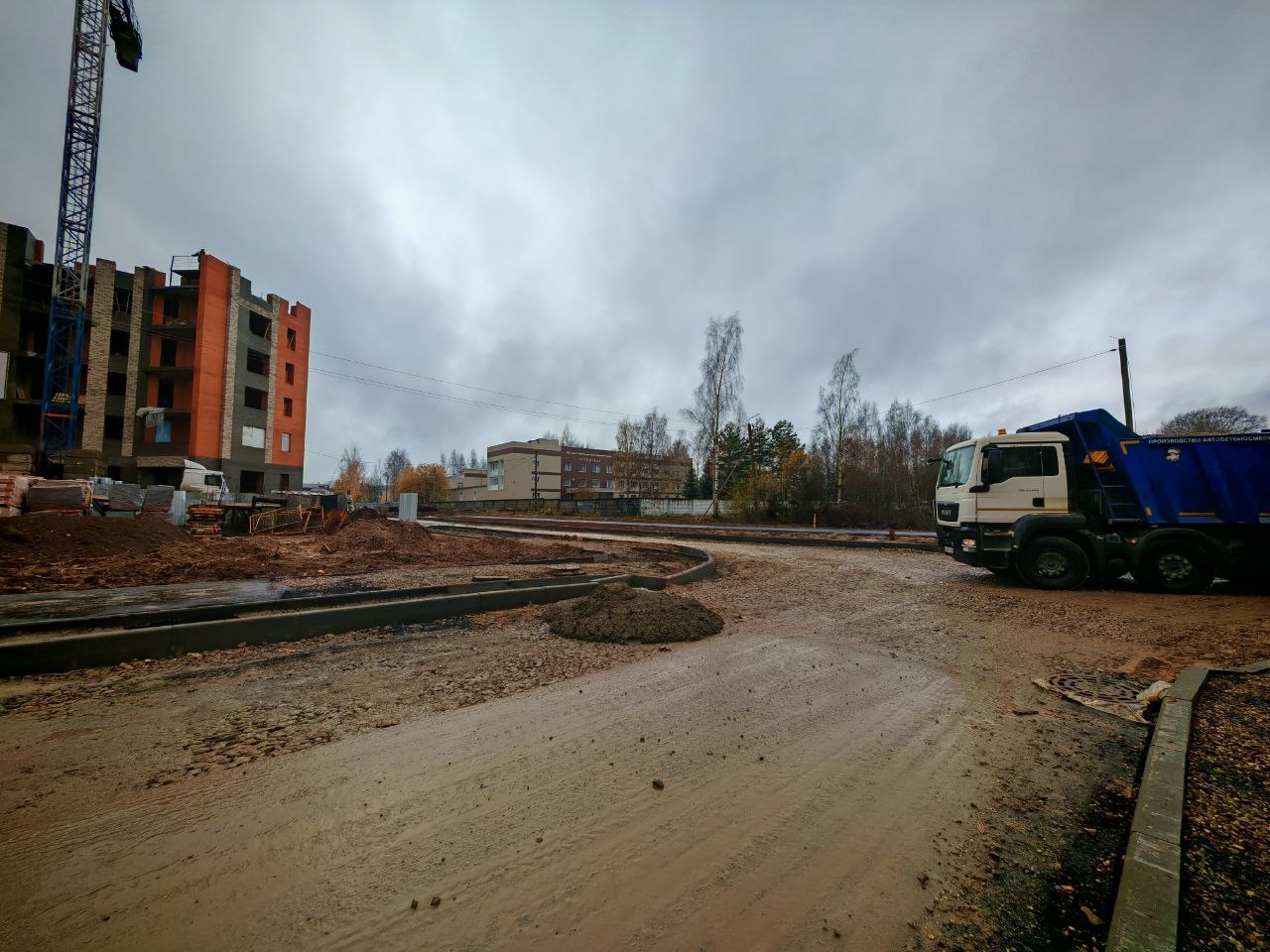 Дорогу-дублер в районе Профсоюзной в Костроме начали асфальтировать