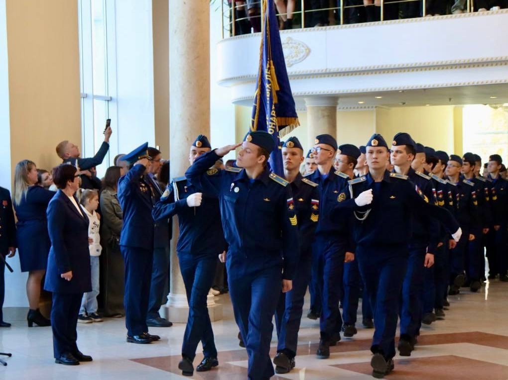 Костромской губернатор привез с СВО воспитанникам КЮЛКиДа шевроны