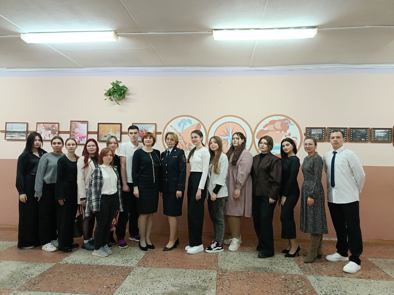 ТРЦ «Солнечный» подарил костромским школьникам модные световозвращающие брелоки