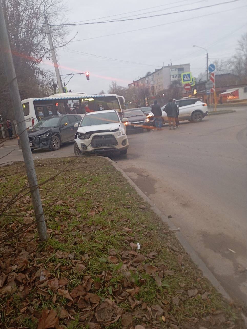 Парные танцы: четыре автомобиля в Костроме не поделили дорогу