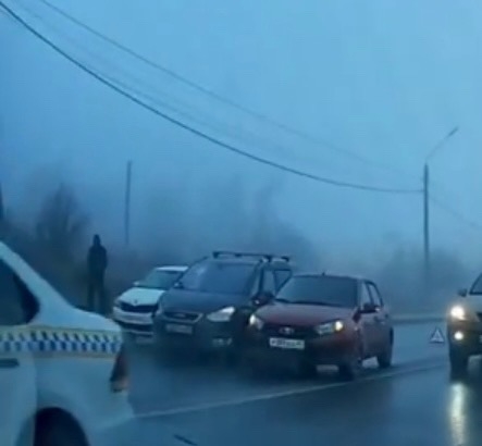 Четыре автомобиля столкнулись в Костроме туманным утром