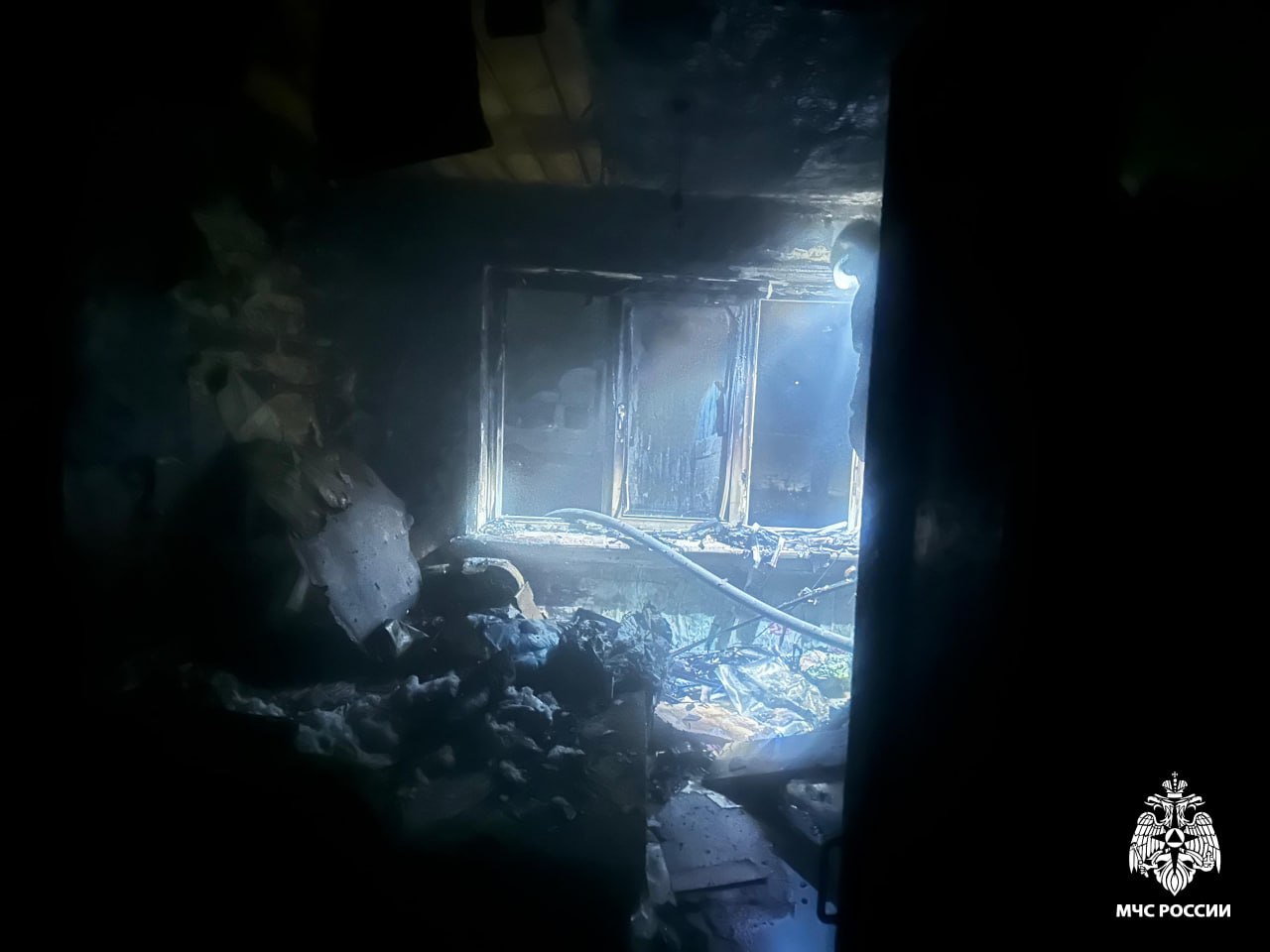 Жилой дом полыхал в костромском райцентре