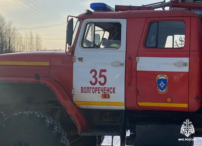 Жилой дом полыхал ночью в Волгореченске