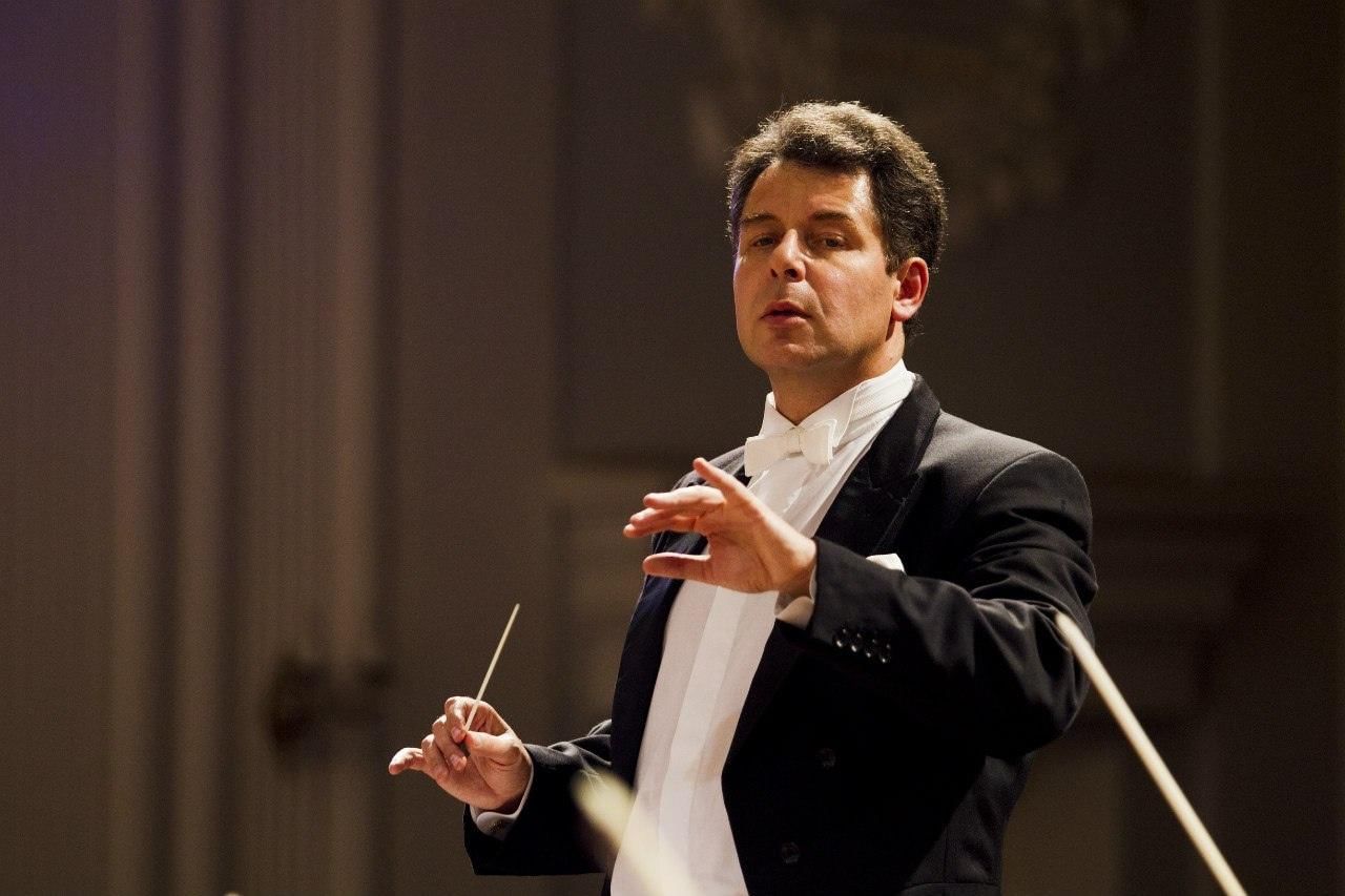 "Я тебя люблю": квартет "TeAmo" признается в чувствах костромскому дирижеру Павлу Герштейну