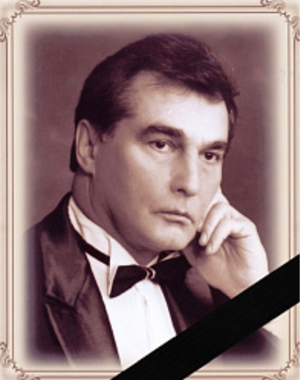 В Костроме прощаются с дирижером женского хора Петром Букатчуком