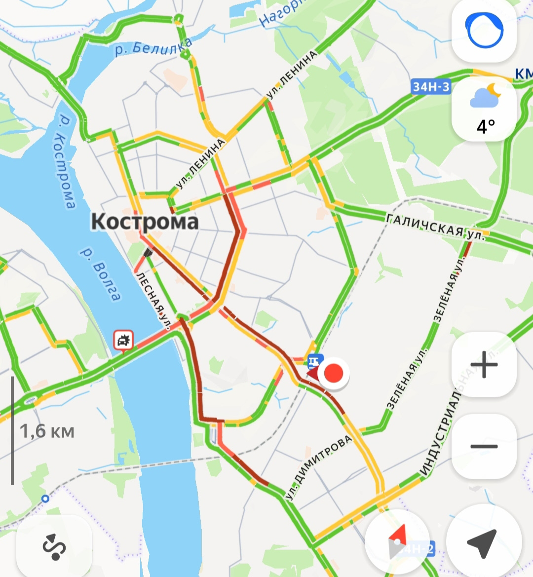 Аварии на мосту через Волгу парализуют движение в Костроме