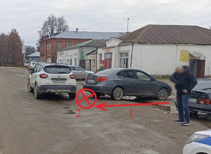 Неудачно сдал назад: костромичка получила травмы в ДТП