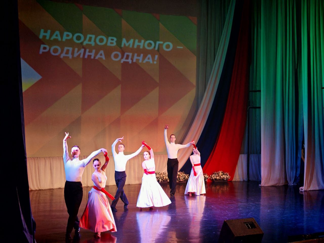 В День народного единства талантливых костромичей торжественно наградили