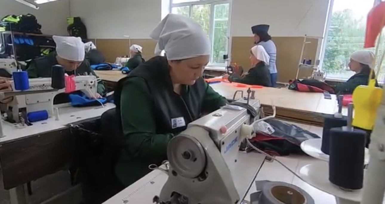 Оборотни в погонах и в юбках: Эдуард Петров снял расследование о колонии для бывших силовиков под Костромой