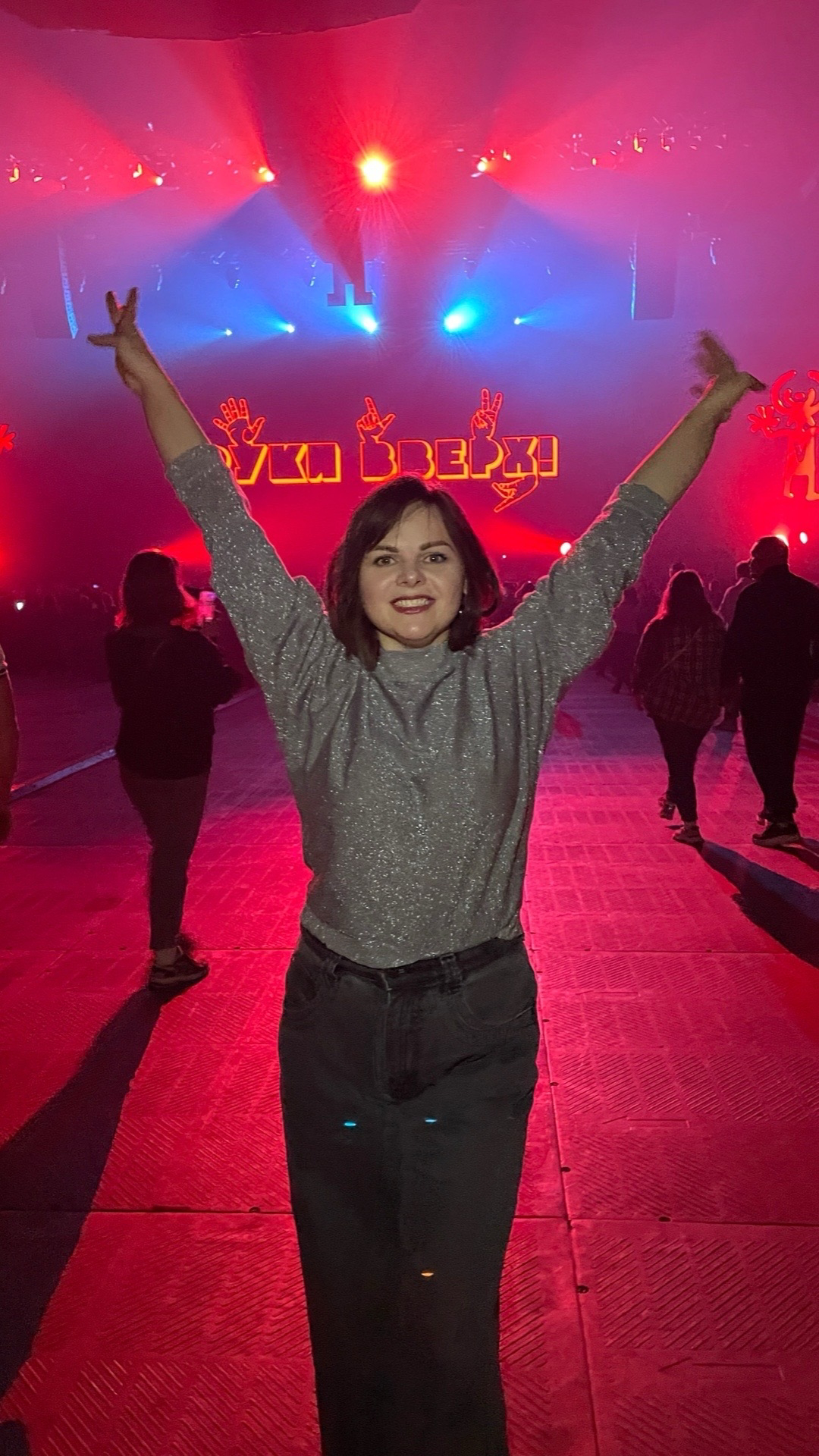 Костромская художница подарила солисту "Руки вверх" Сергею Жукову его портрет