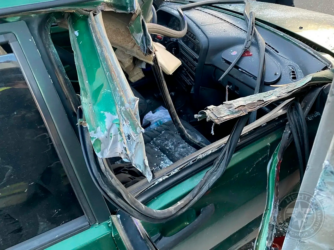 В Костроме спасли застрявшего в покореженной машине костромича