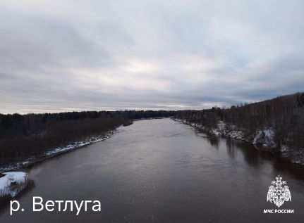 Опасно: костромские водоемы покрылись льдом
