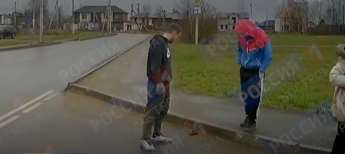 В Костроме водитель автобуса скрутил буйного пассажира с пистолетом