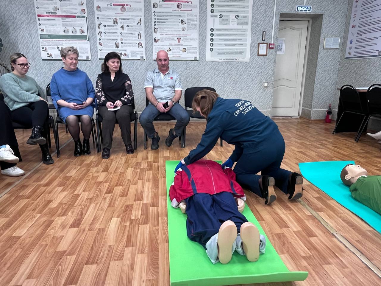 Костромские журналисты реанимировали мужчину в Центре гражданской защиты