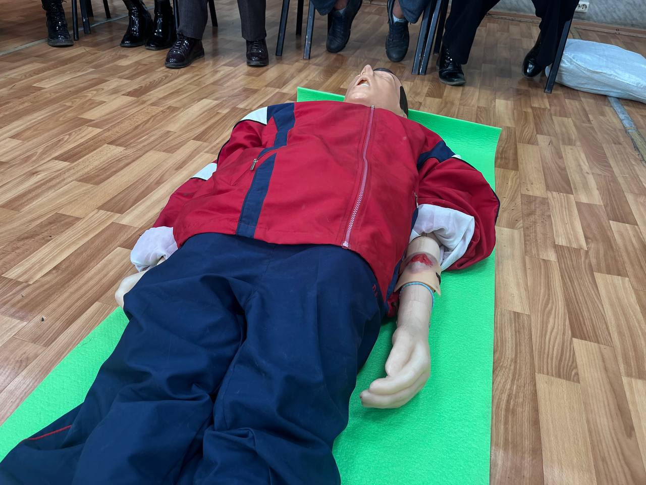 Костромские журналисты реанимировали мужчину в Центре гражданской защиты