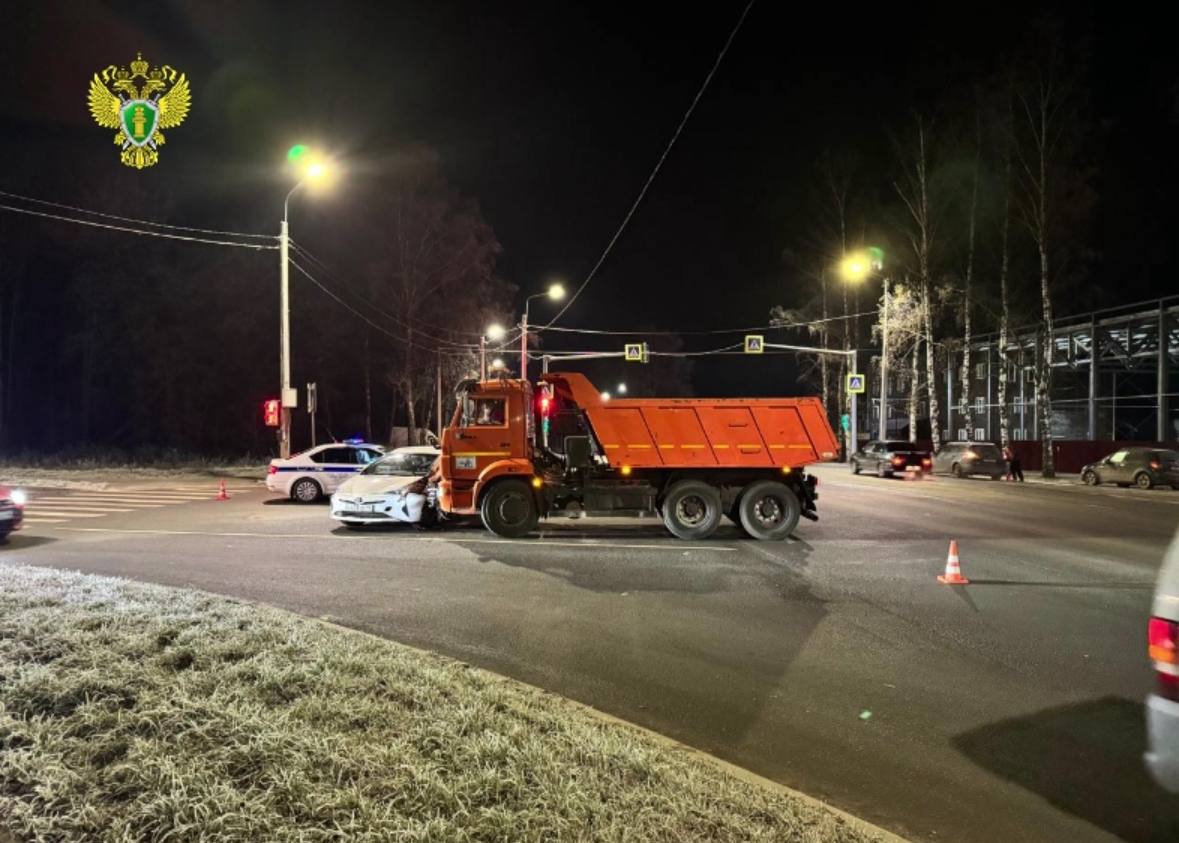В Костроме девушка-подросток пострадала в ДТП с КАМАЗом