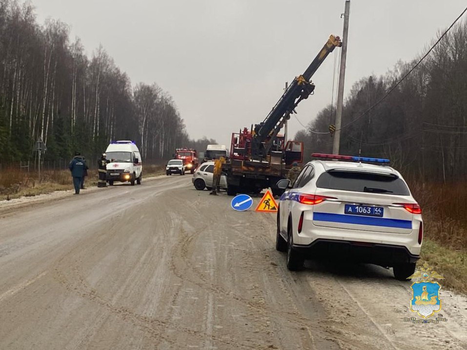 В Красносельском районе автоледи влетела в КАМАЗ и погибла