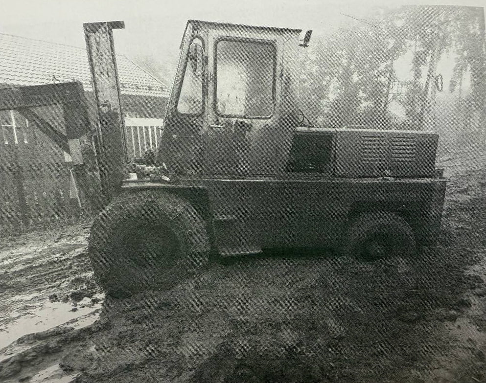 Костромич угнал МАЗ и автопогрузчик у бывшего работодателя и утопил их в грязи