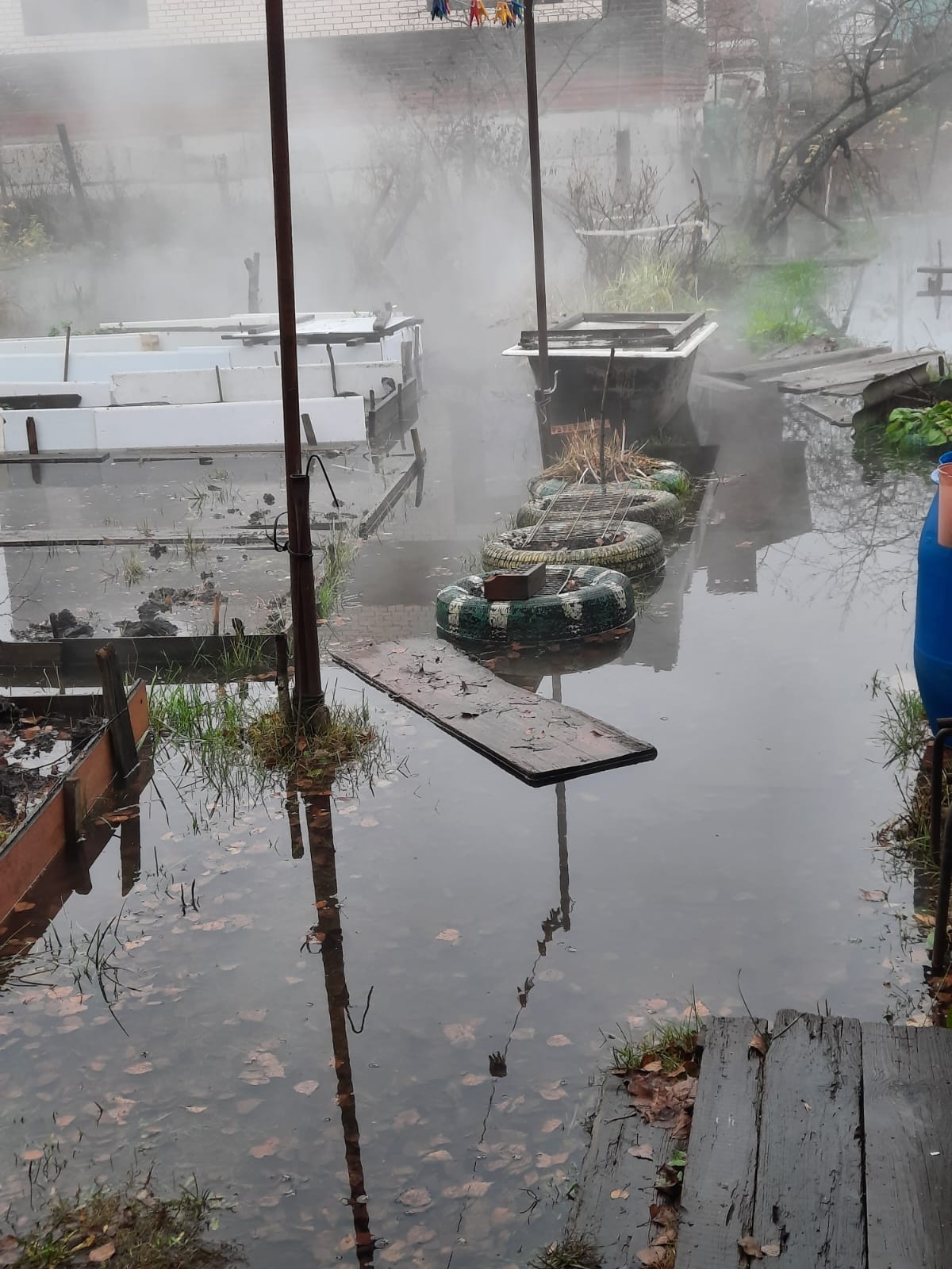 Горячий ключ: крутым кипятком в Костроме полтора месяца заливает частный сектор