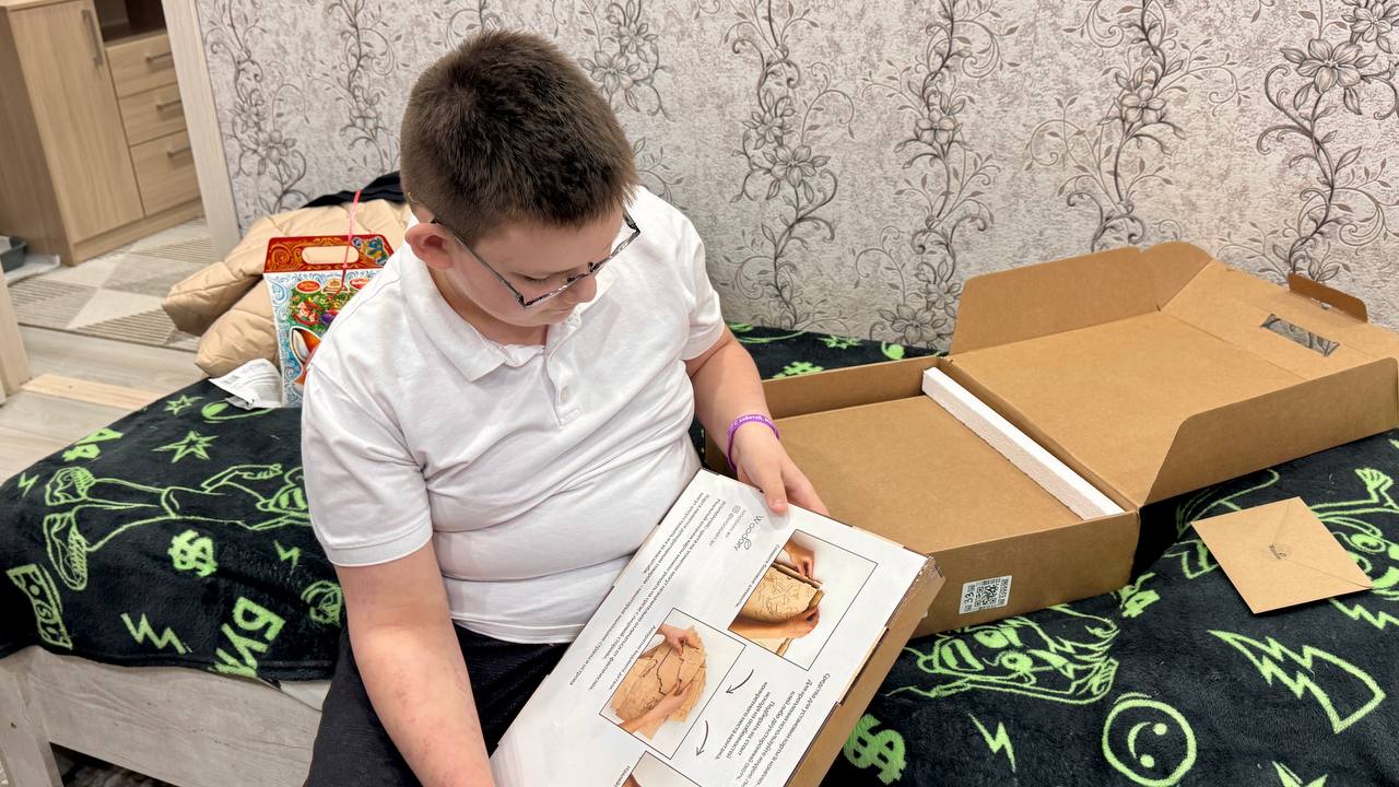 Сергей Ситников подарил юному костромичу «весь мир»