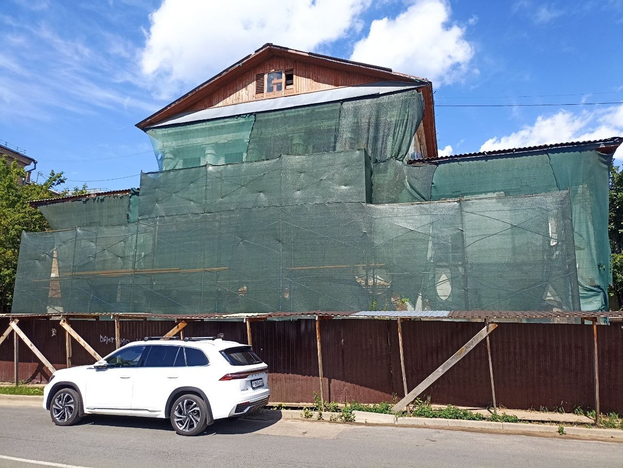 В Костроме суд решит судьбу старинного дома с тосканскими колоннами