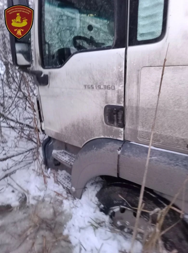 В Костромской области за два дня три автомобиля оказались в кювете