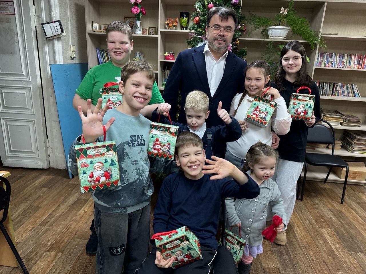 Более тысячи подарков: новогодние акции «Соколов Фонда» в Костромской области