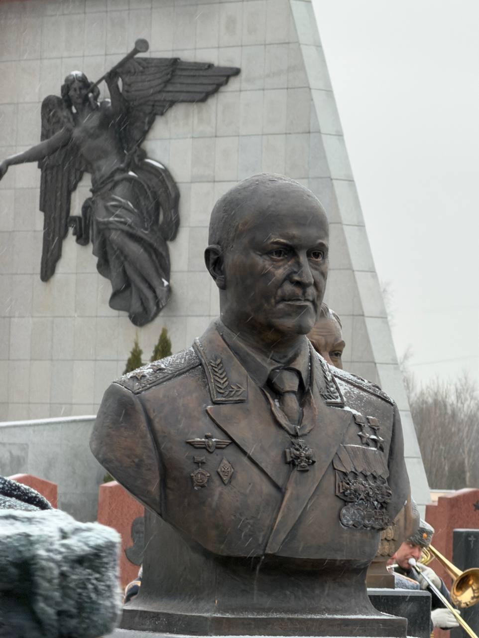 В Москве официально открыли памятник погибшему костромскому генерал-лейтенанту