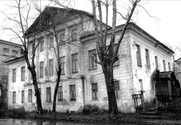 В Костроме суд решит судьбу старинного дома с тосканскими колоннами