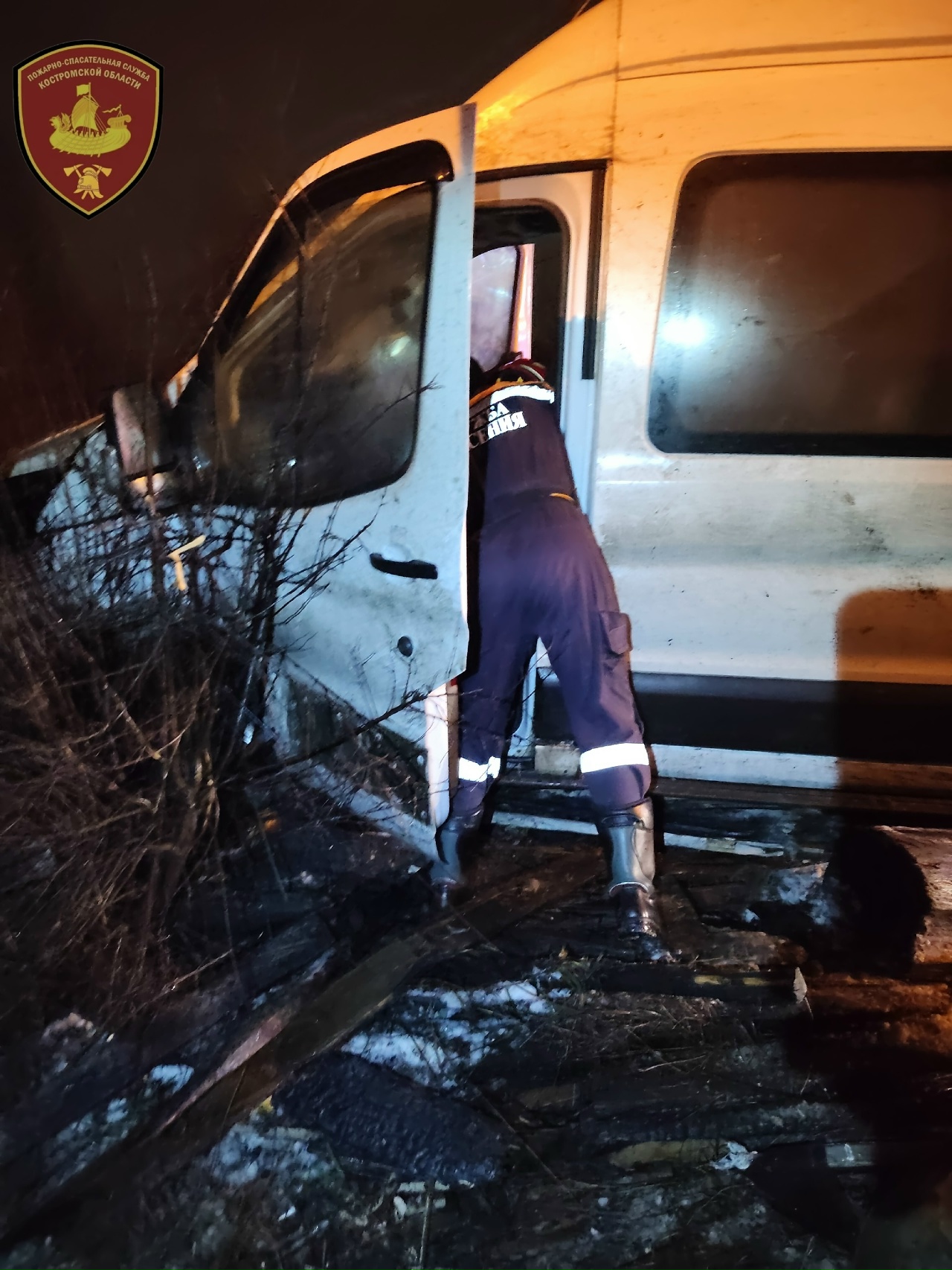 Пассажиры рейсового автобуса пострадали в страшном массовом ДТП под Костромой