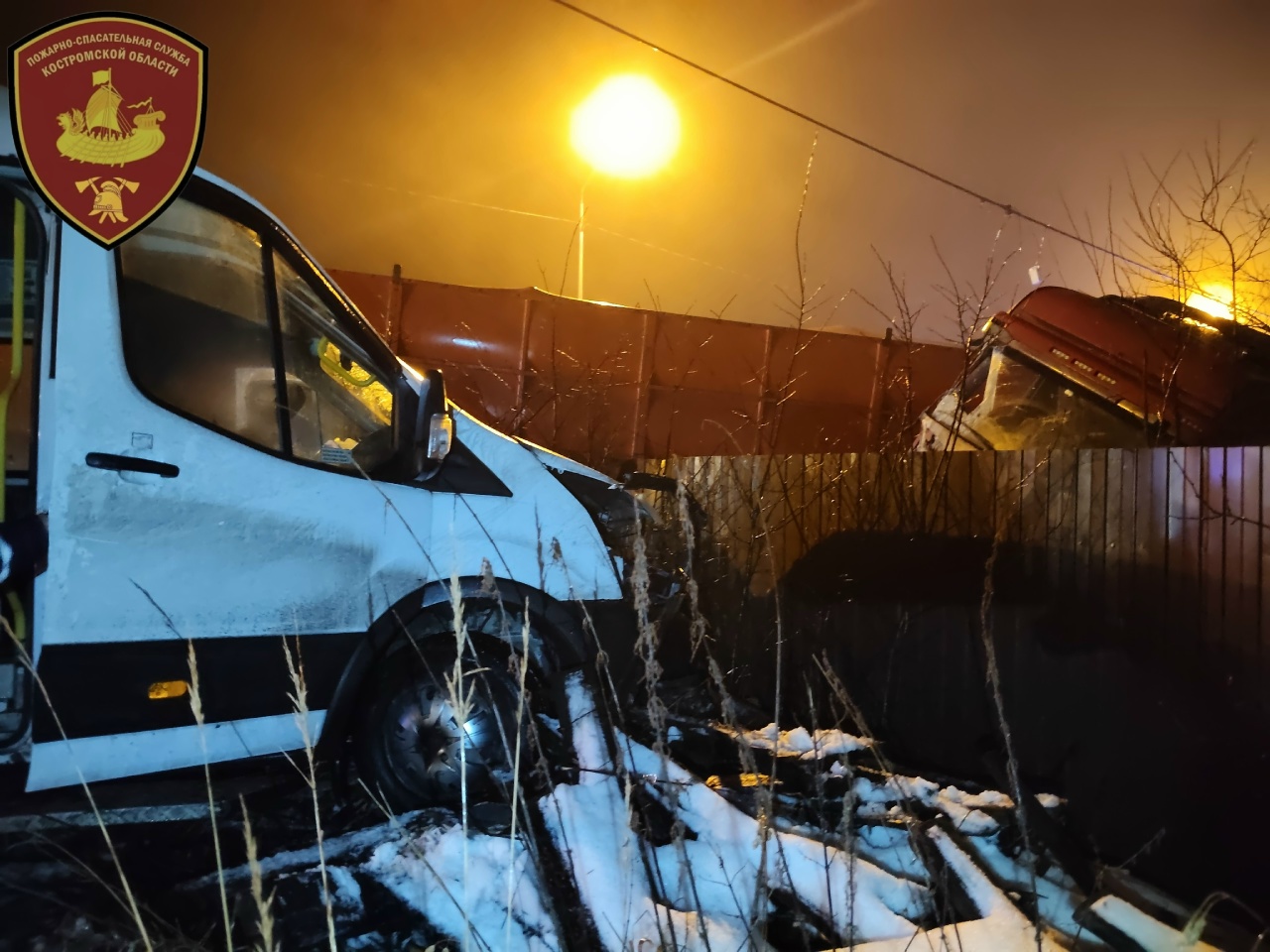 Пассажиры рейсового автобуса пострадали в страшном массовом ДТП под Костромой