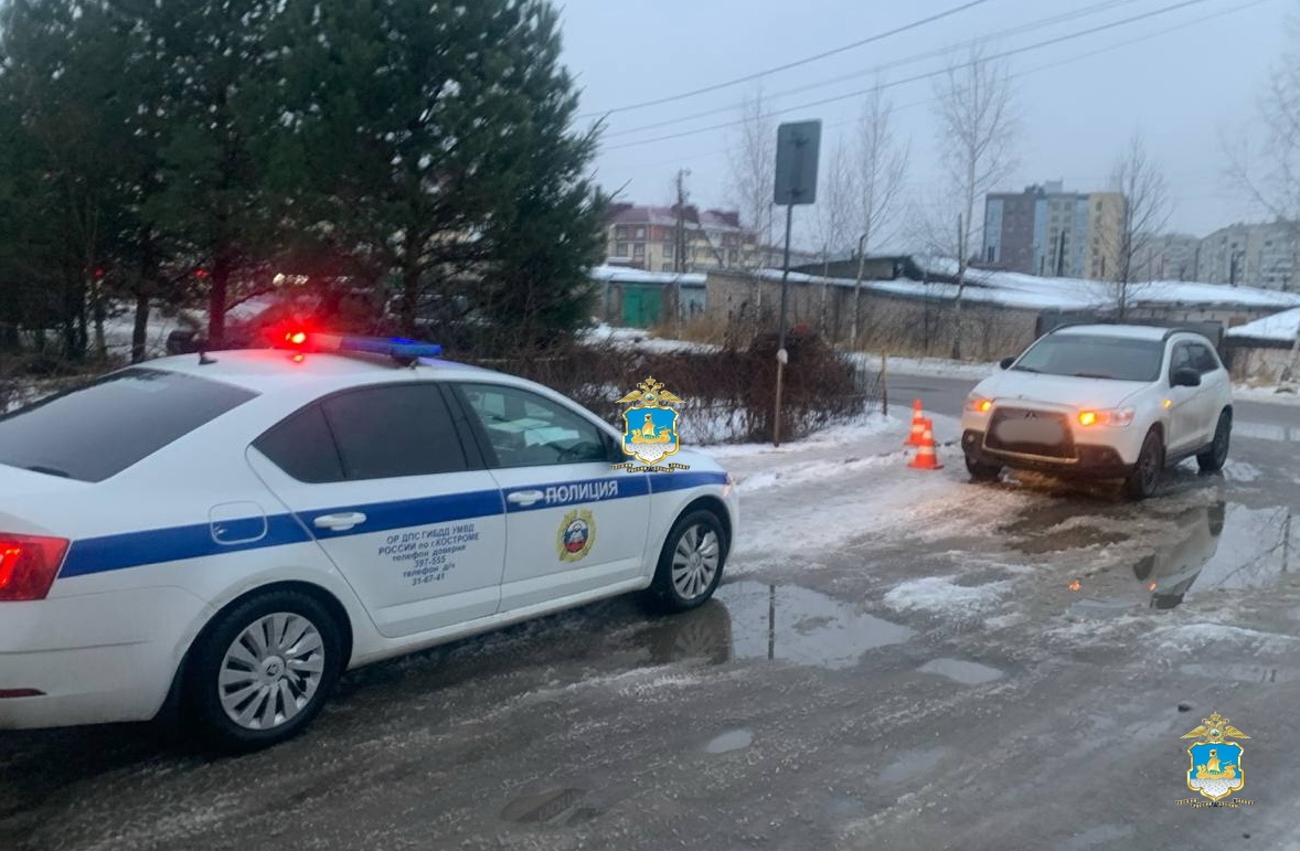 В Костроме при столкновении с автомобилем пострадала трехлетняя девочка
