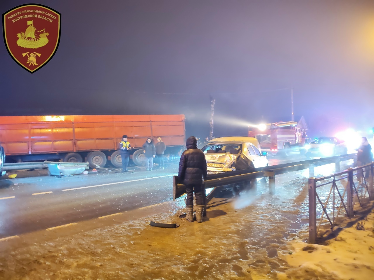 Пассажиры рейсового автобуса пострадали в страшном массовом ДТП под Костромой