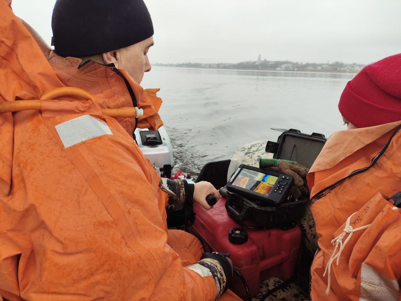 В Костроме водолазы совершили еще одну попытку найти тело 18-летнего парня